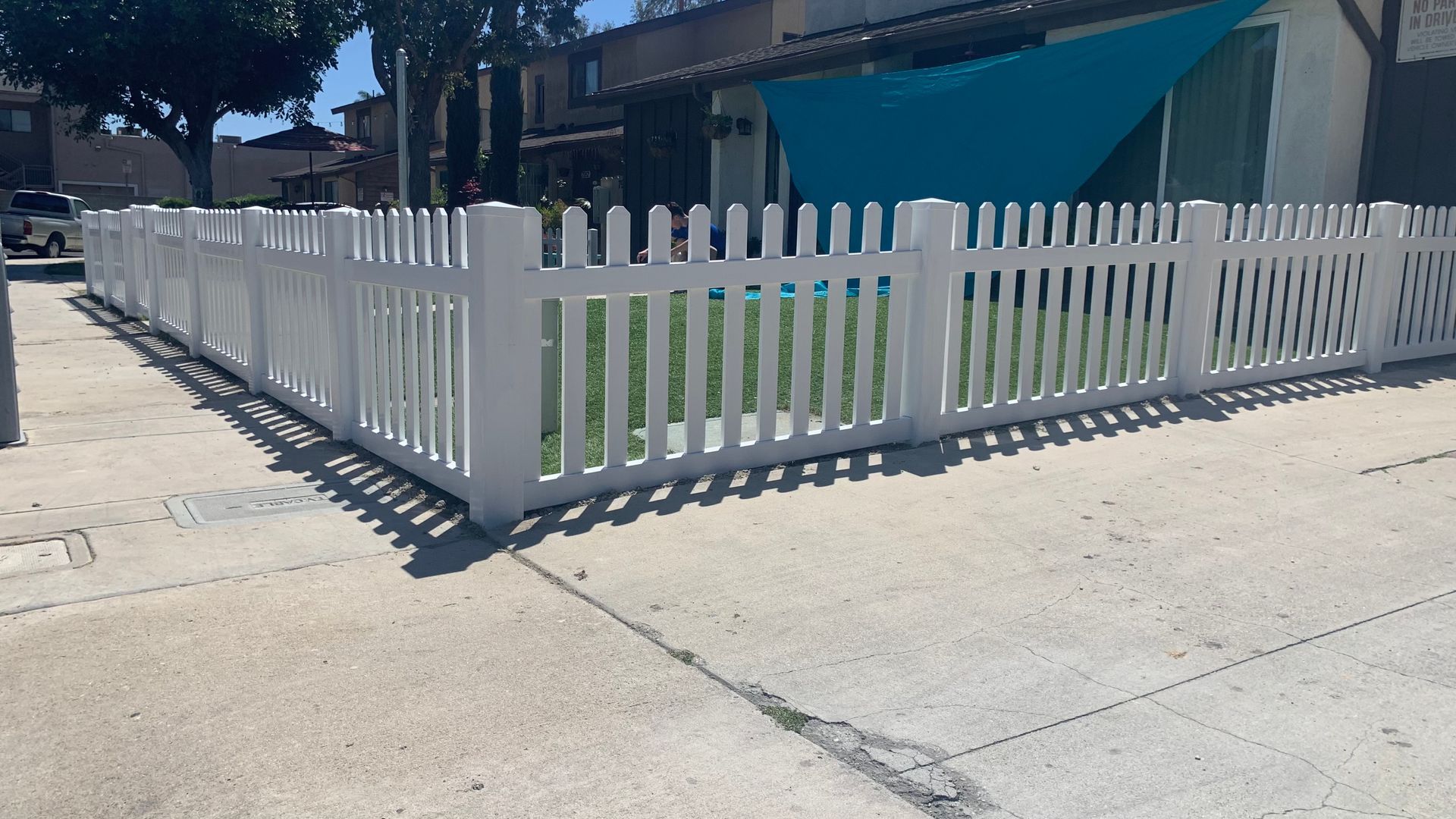 vinyl fencing
