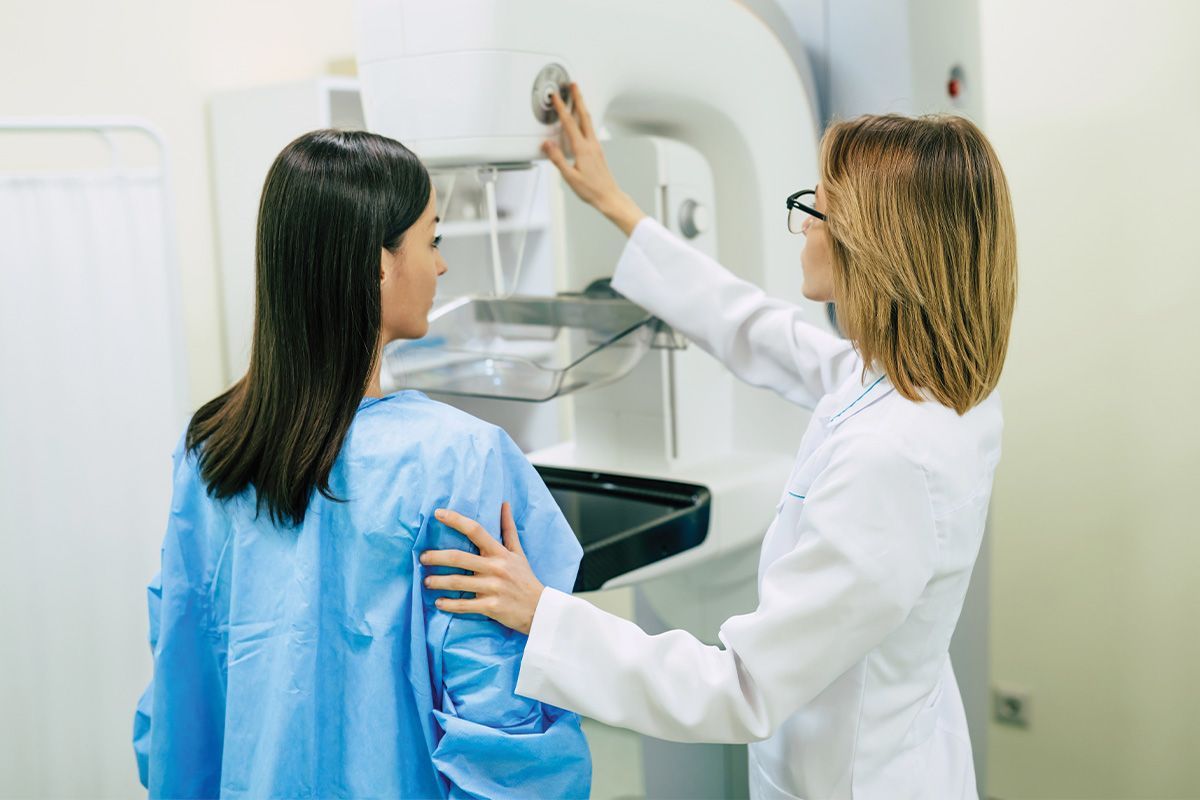 doctor preparing imaging work with a patient