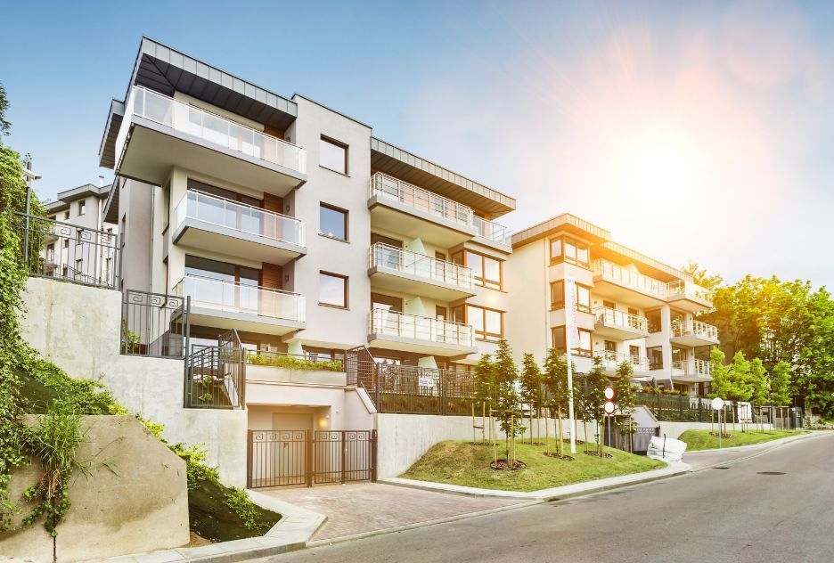 A row of apartment buildings sitting next to each other on a sunny day.