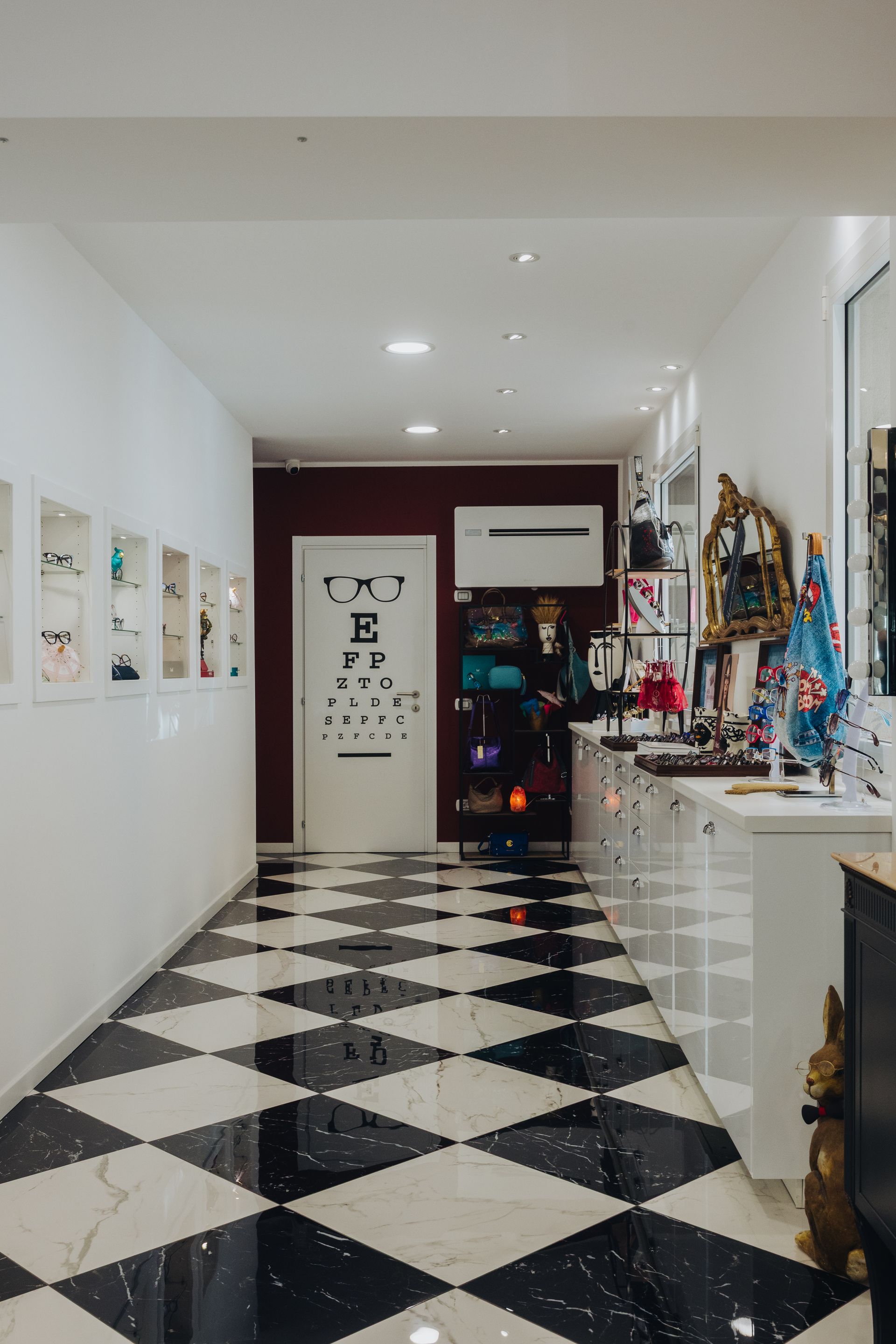 Interno negozio di ottica a Ferrara Gnani