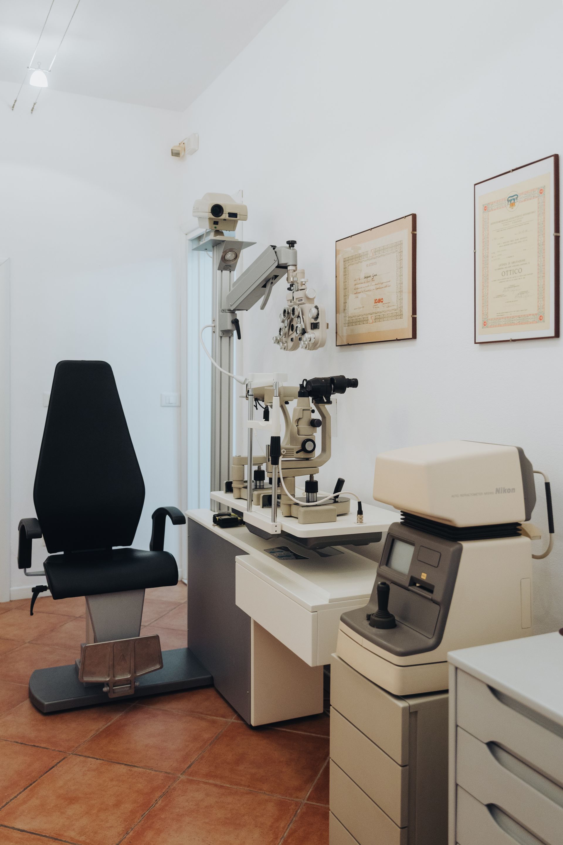 interno del negozio di ottica Gnani a Ferrara