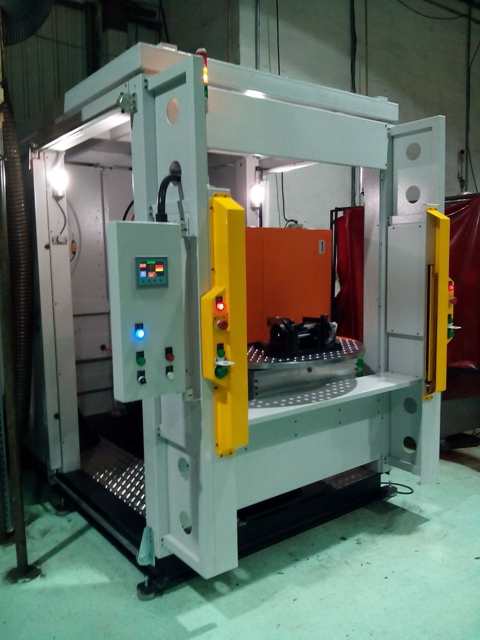 Célula robotizada c/ mesa transfer 