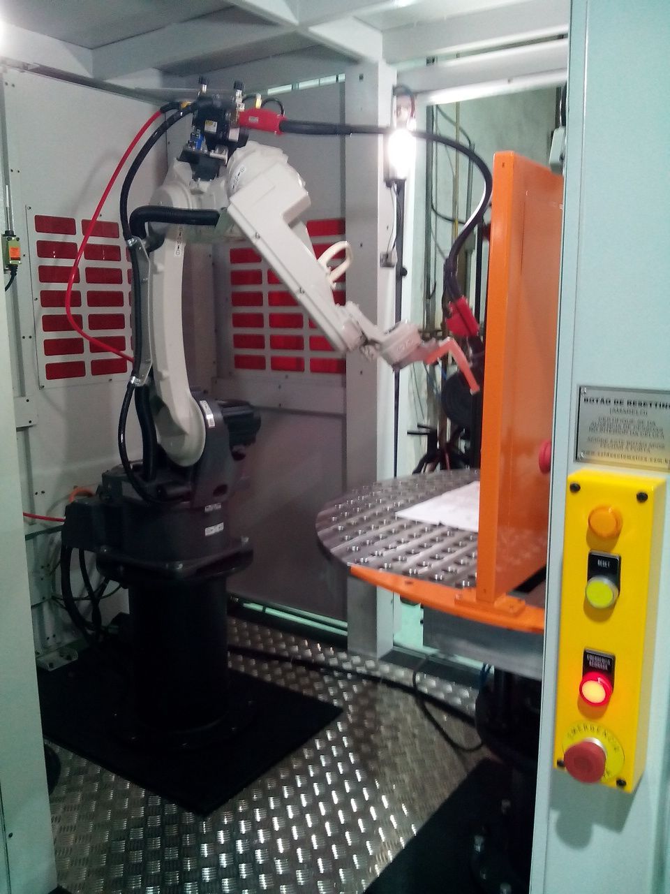 Célula robotizada c/ mesa transfer 