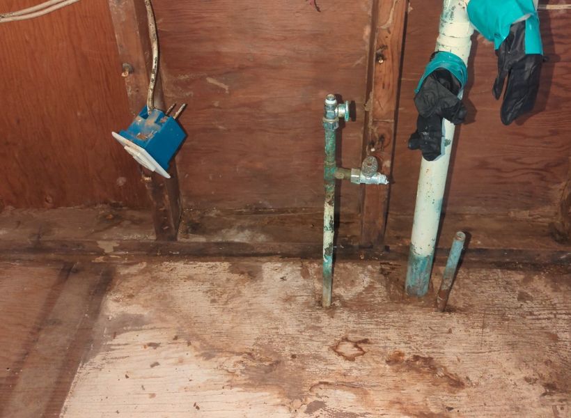 area under the sink-before 2