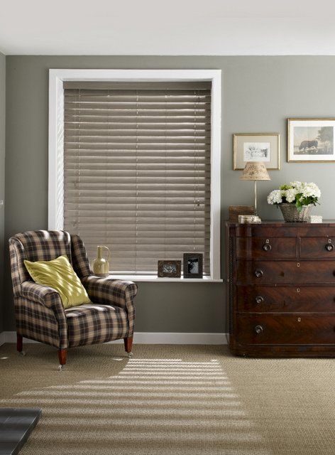 FAUX WOOD BLIND IN LIVING ROOM