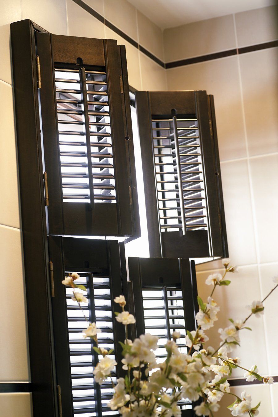 brown tier on tier shutters
