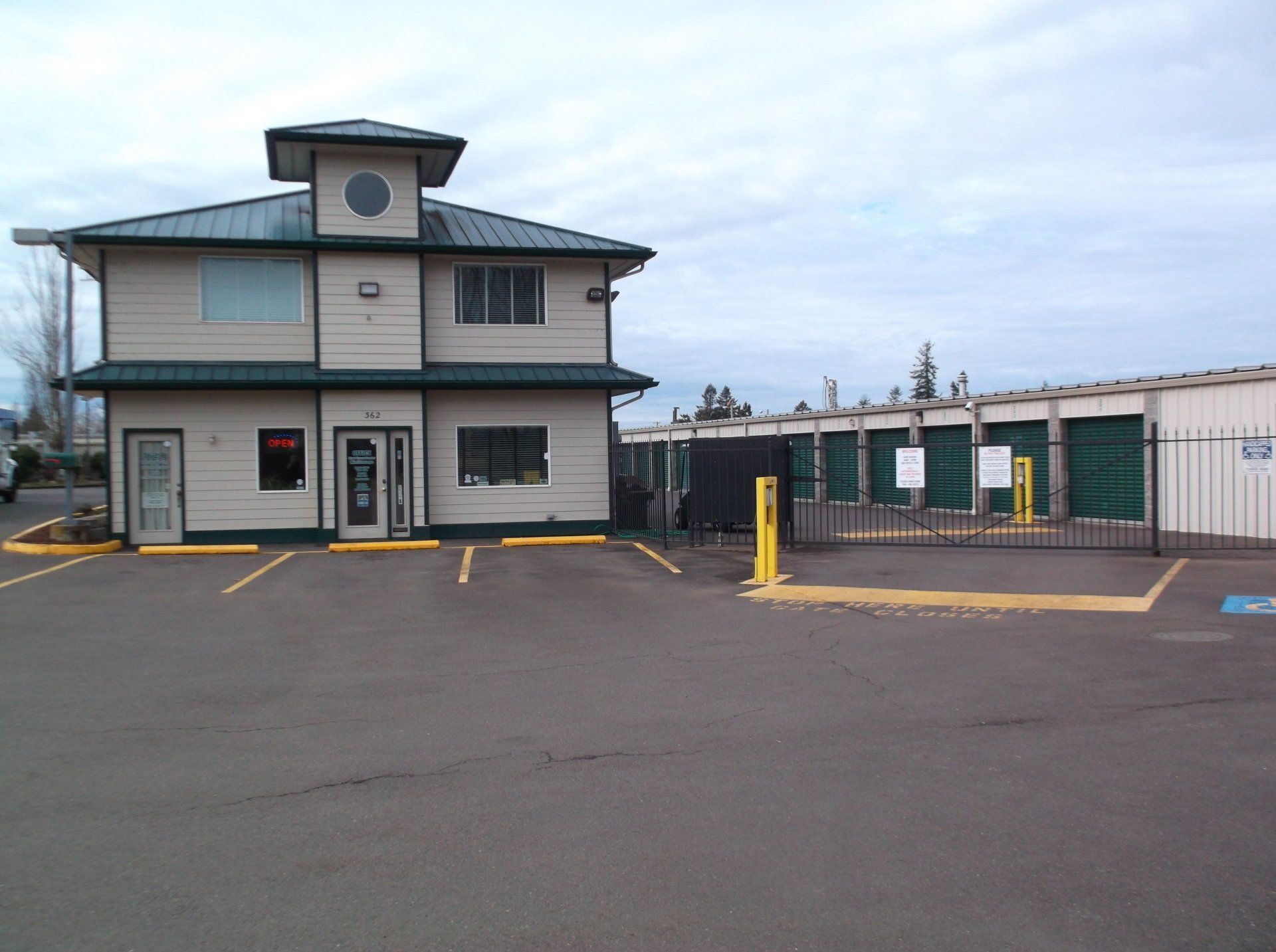 A building with a sign that says open on it – Springfield, OR - 42nd St Mini Storage