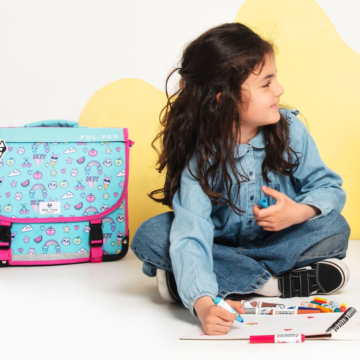 cartable enfant avec fournitures scolaires poids organisation primaire