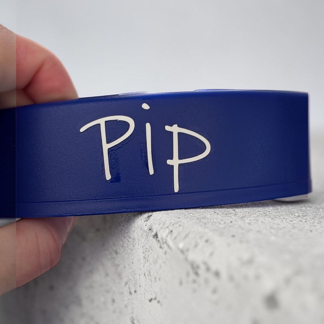Blauwe polsband met daarop