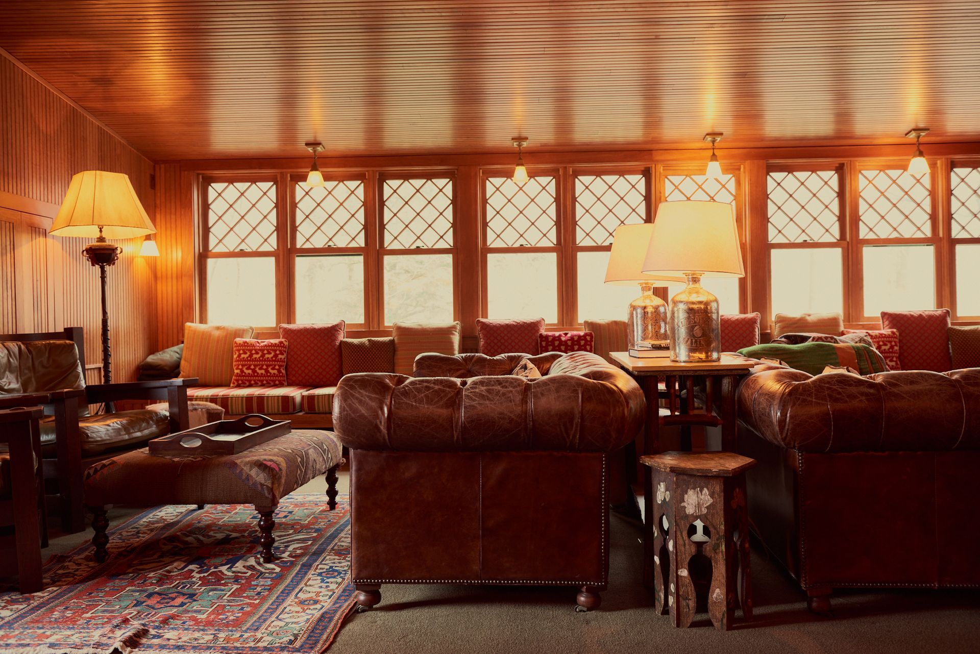 A living room with a lot of furniture and lamps