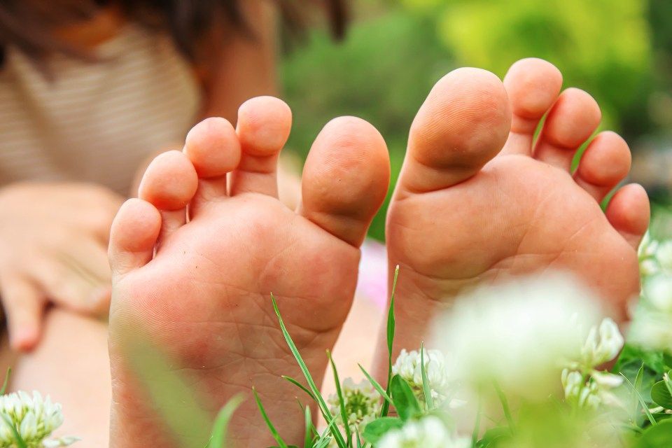 piedi nel prato