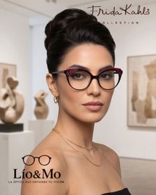 Cliente con armazones de moda