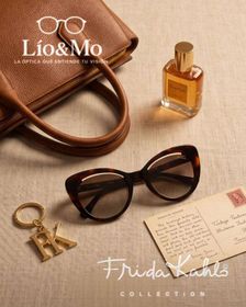 Cliente con armazones de moda