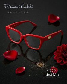 Cliente con armazones de moda