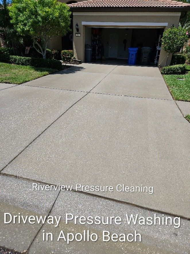 Clean driveway and sidewalk after pressure washing service in Apollo Beach