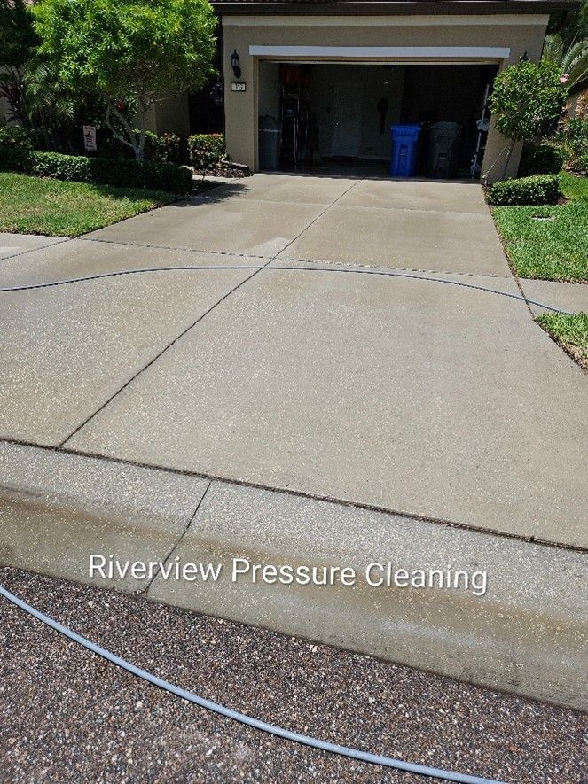 Dirty driveway and sidewalk with dust and dirt buildup in Apollo Beach