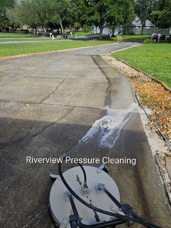 Concrete driveway in Creek Side Riverview showing dust, mildew, and staining before pressure washing