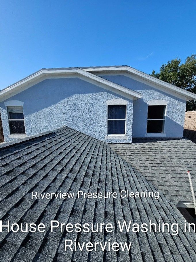 Freshly soft washed house in Riverview with clean walls, windows, and fascia after professional house pressure washing.