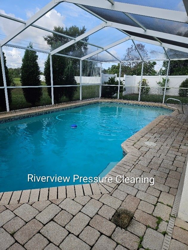 Pool cage and pavers in Riverview covered with dust, pollen, algae, and mildew before pressure washing
