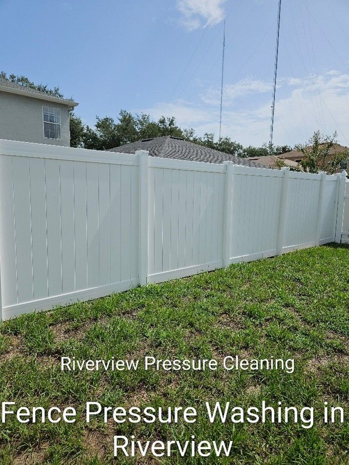 Clean vinyl fence after professional pressure washing in Riverview