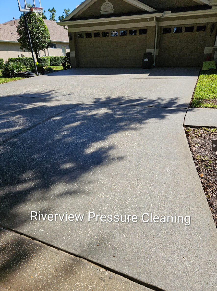 Clean driveway and sidewalks after pressure washing in FishHawk Lithia