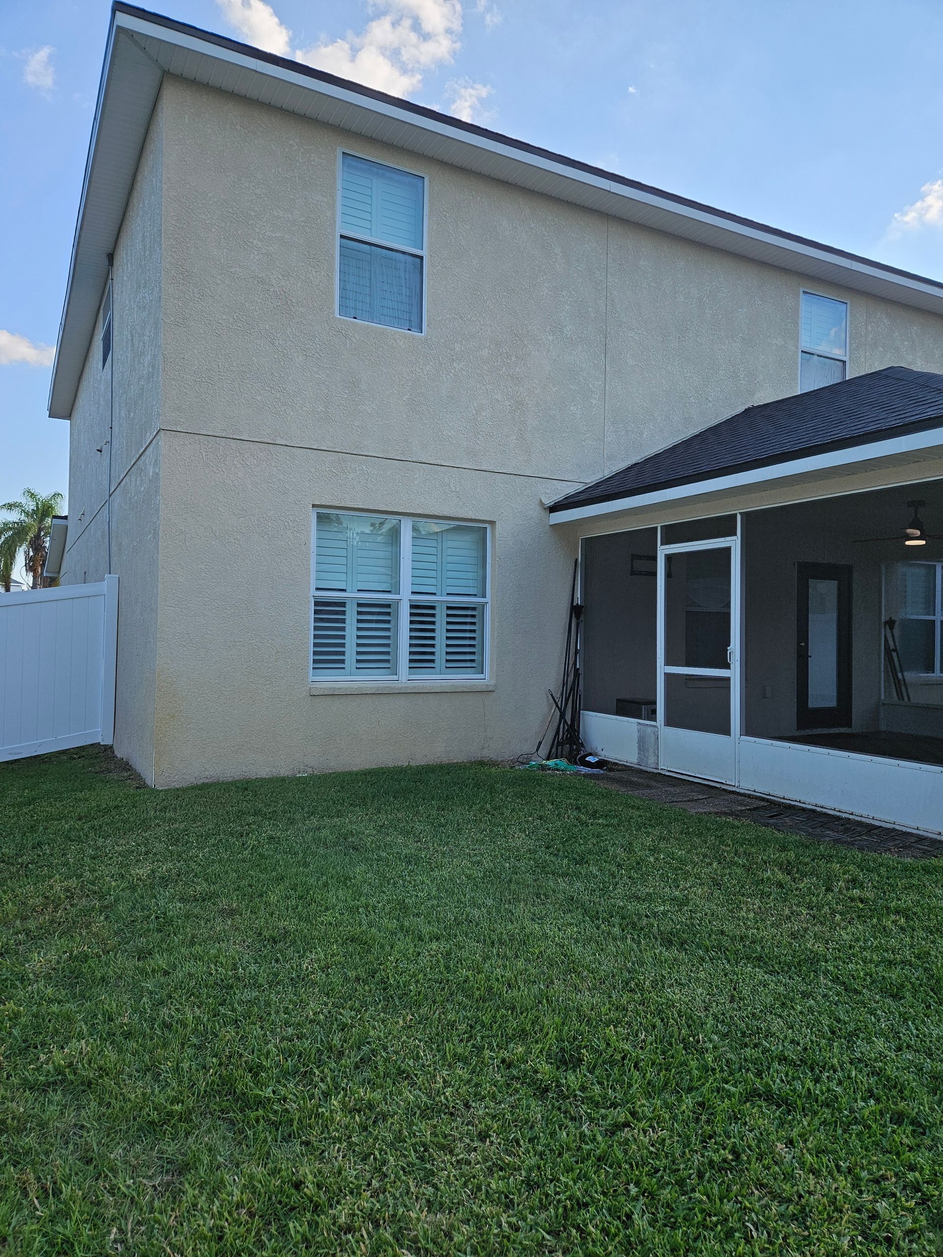 Pressure wash 2 story house in Riverview FL