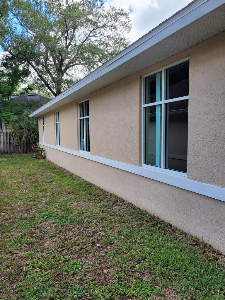 Commercial building pressure washing in Tampa FL