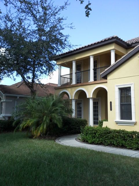 House pressure washing in Valrico, FL