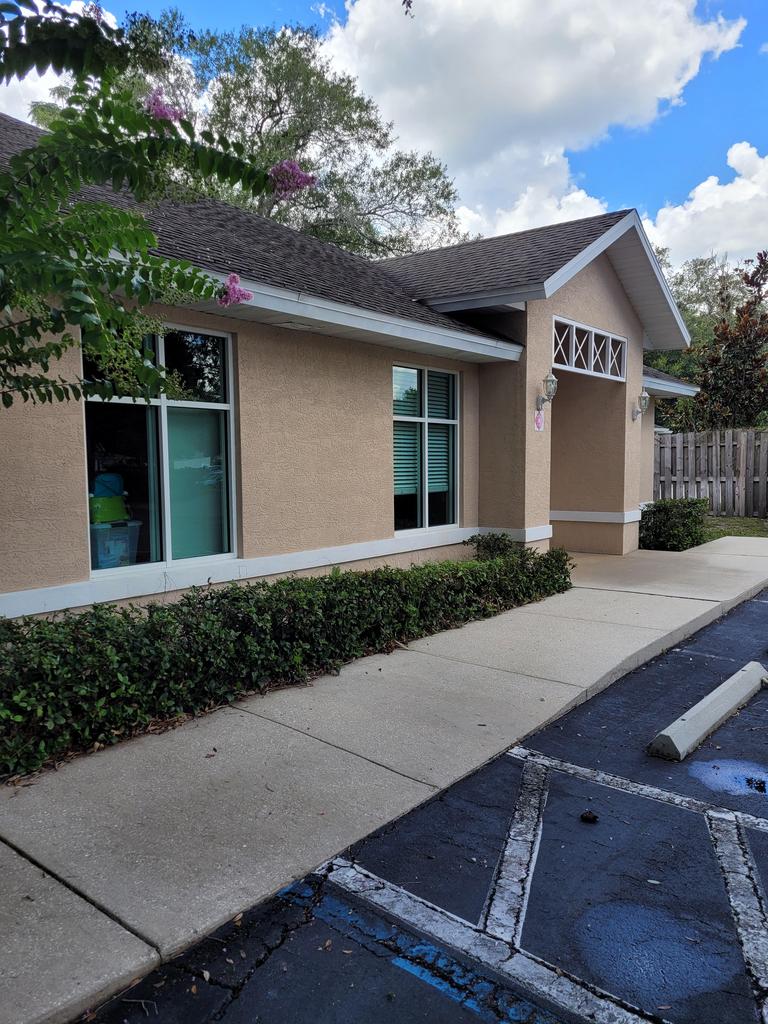 Commercial building pressure washing in Tampa, FL