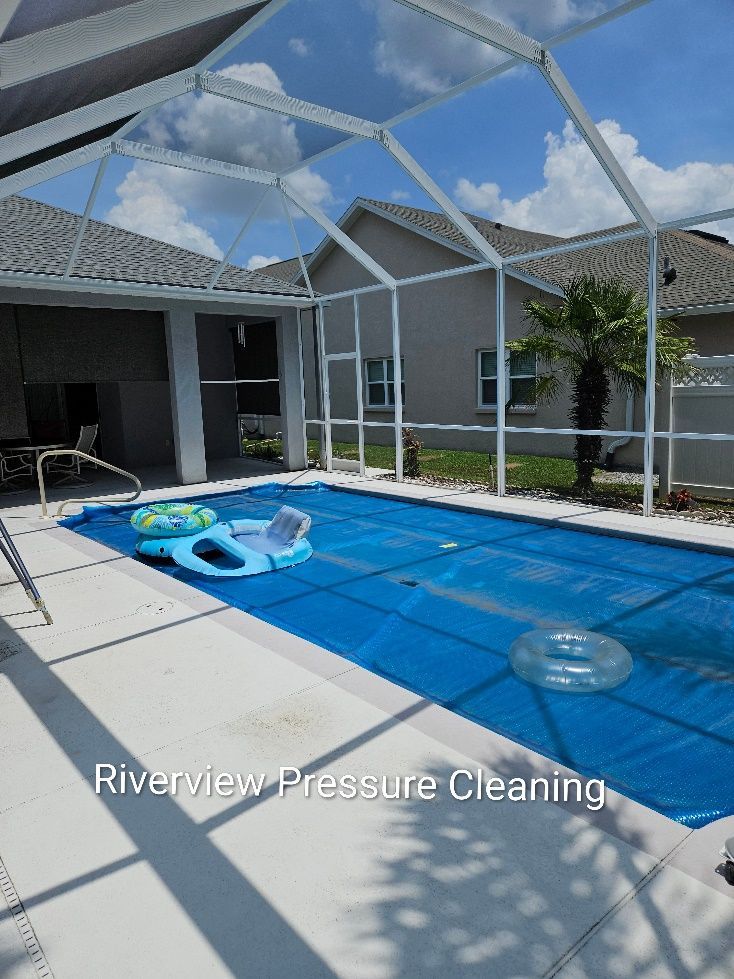 Clean pool cage and pool deck after pressure washing service in Valrico FL