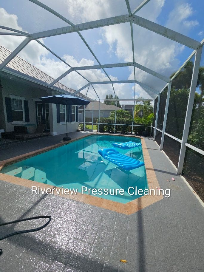 Clean pool cage and screens after pressure washing service in Apollo Beach FL