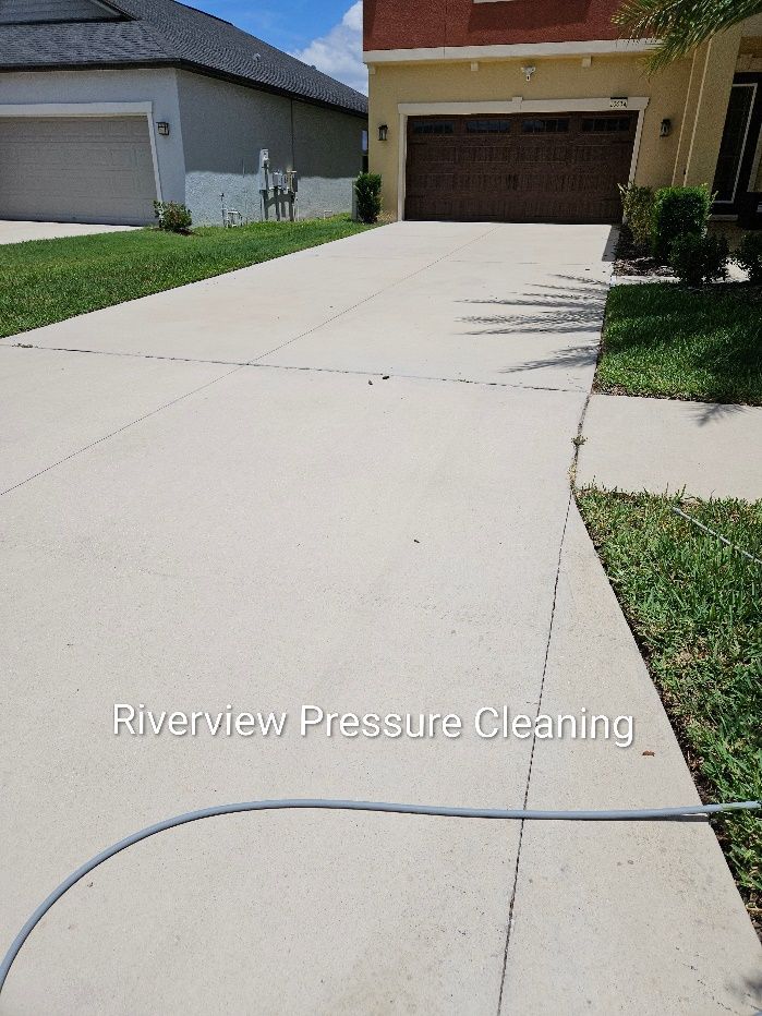 Clean driveway, sidewalks, and walkway after pressure washing service in Riverview FL