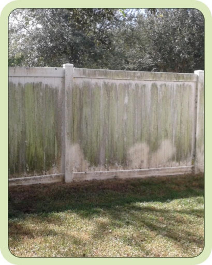 Dirty PVC vinyl white fence