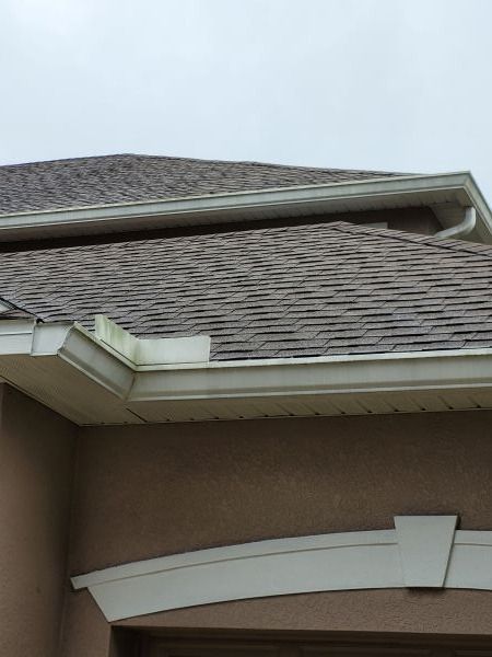 Pressure wash gutters in Lithia, FL