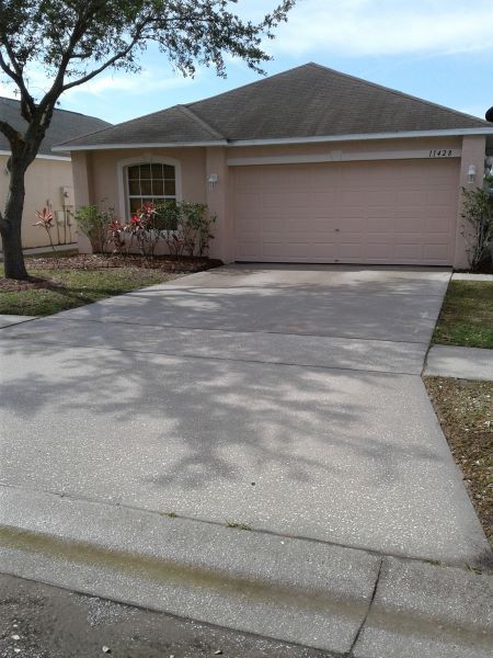 Driveway pressure washing in Ruskin FL removing dirt and algae