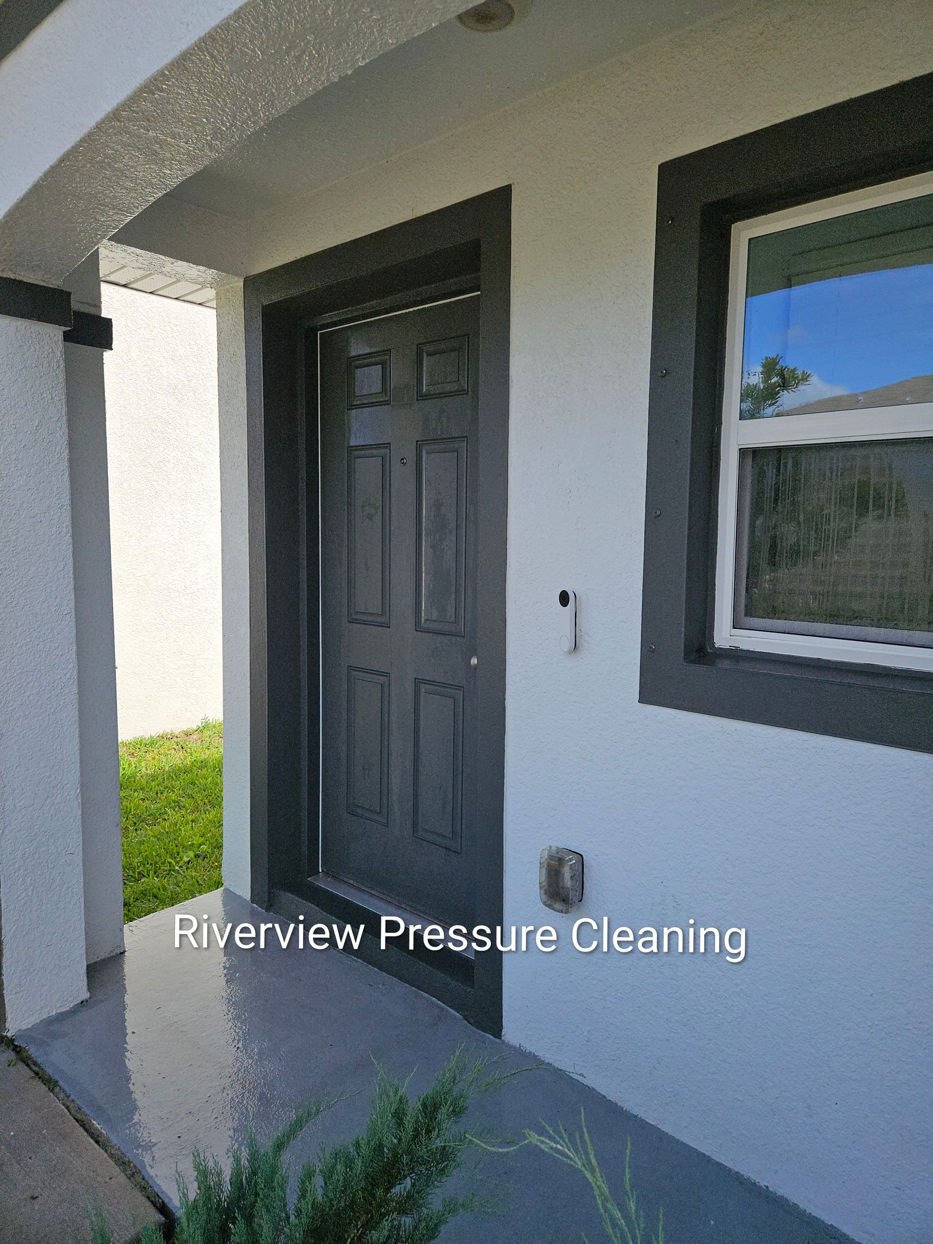 Clean house exterior after pressure washing in Berry Bay Wimauma