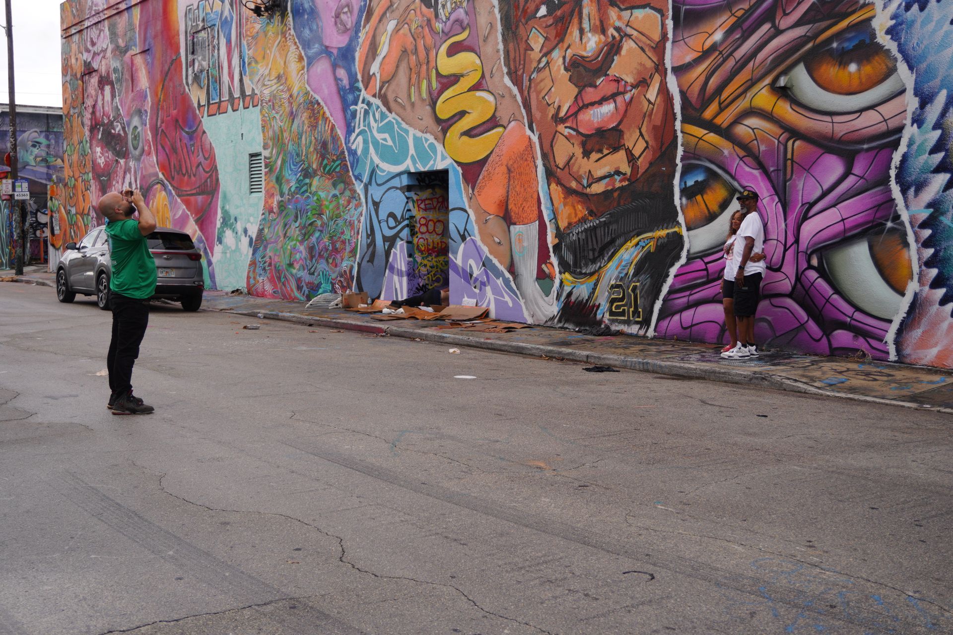 Hop off Miami Bus in Wynwood Walls