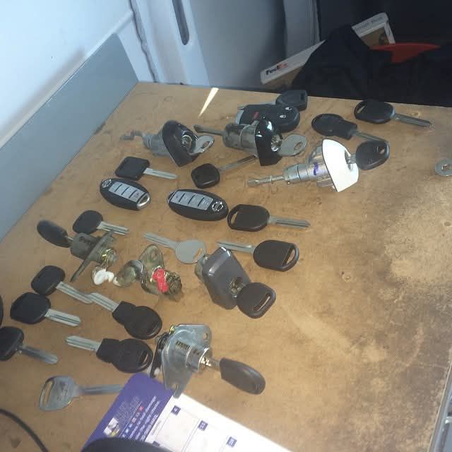 A bunch of car keys are on a table