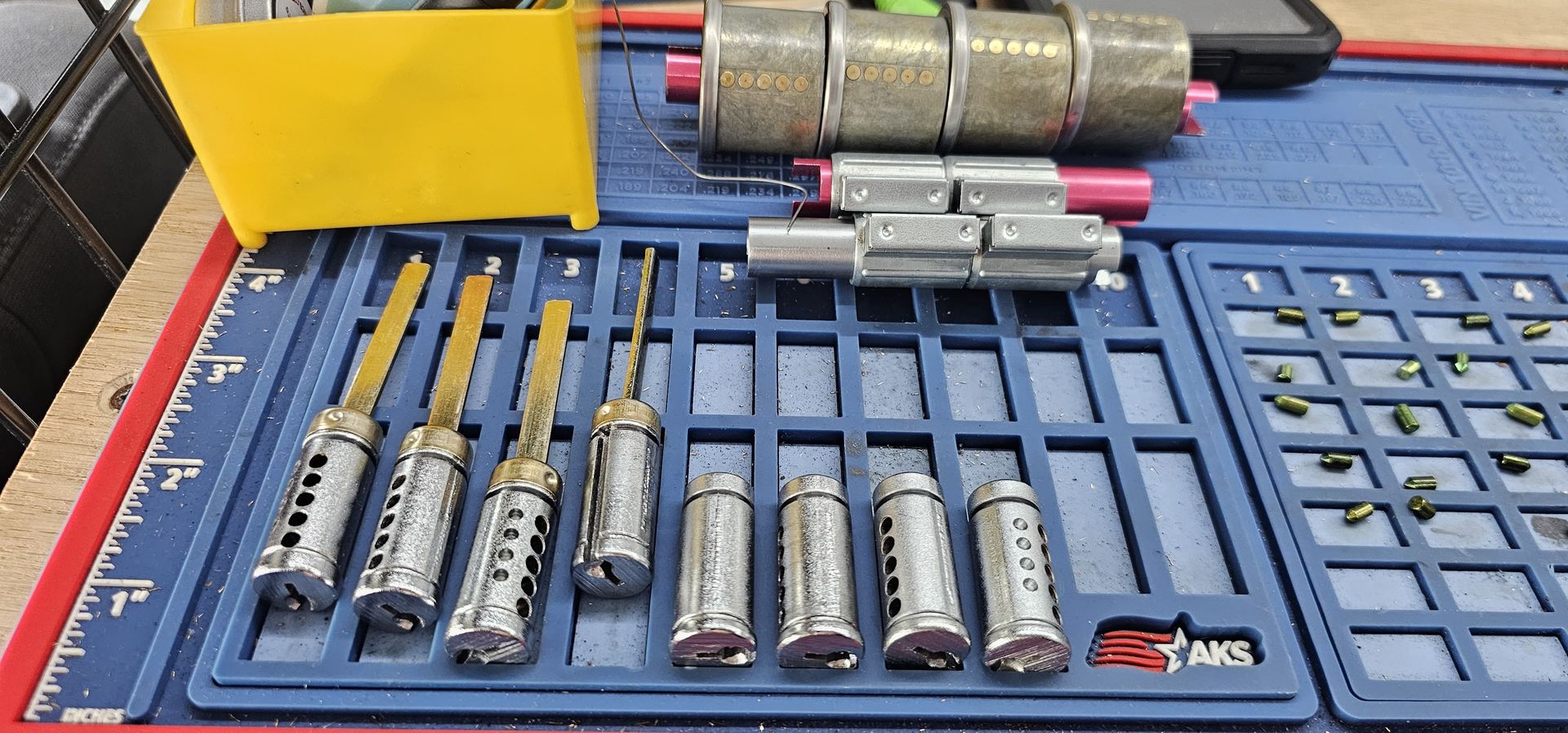 A bunch of keys are sitting on a blue mat