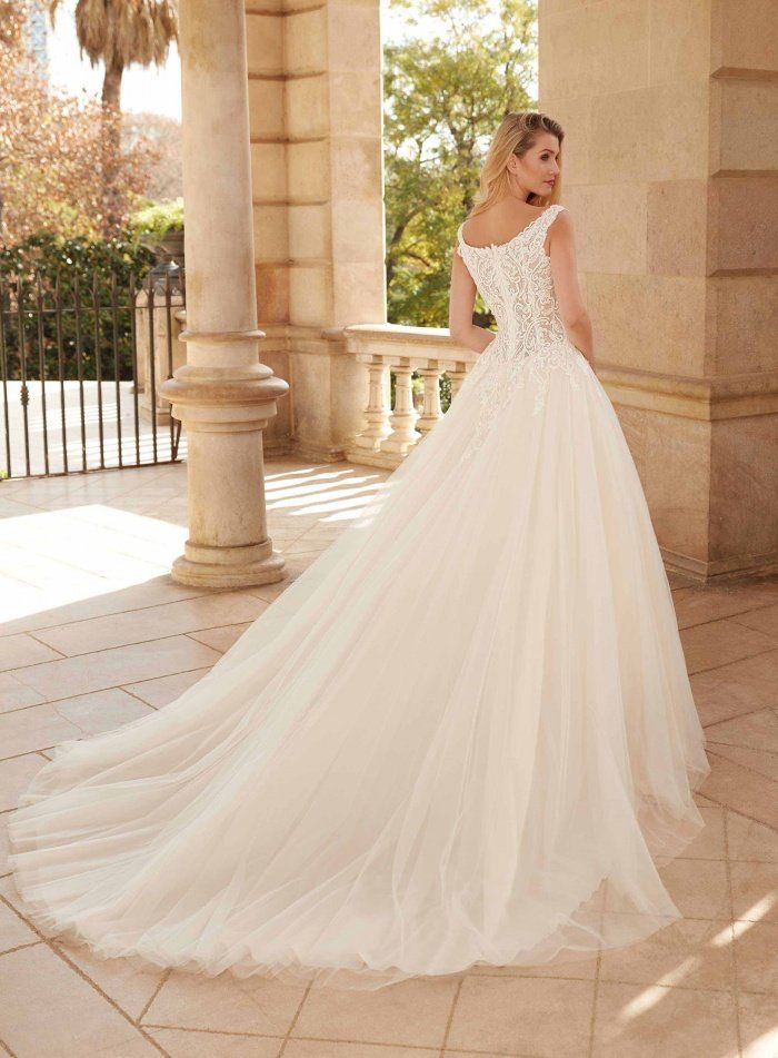 abito da sposa con strascico