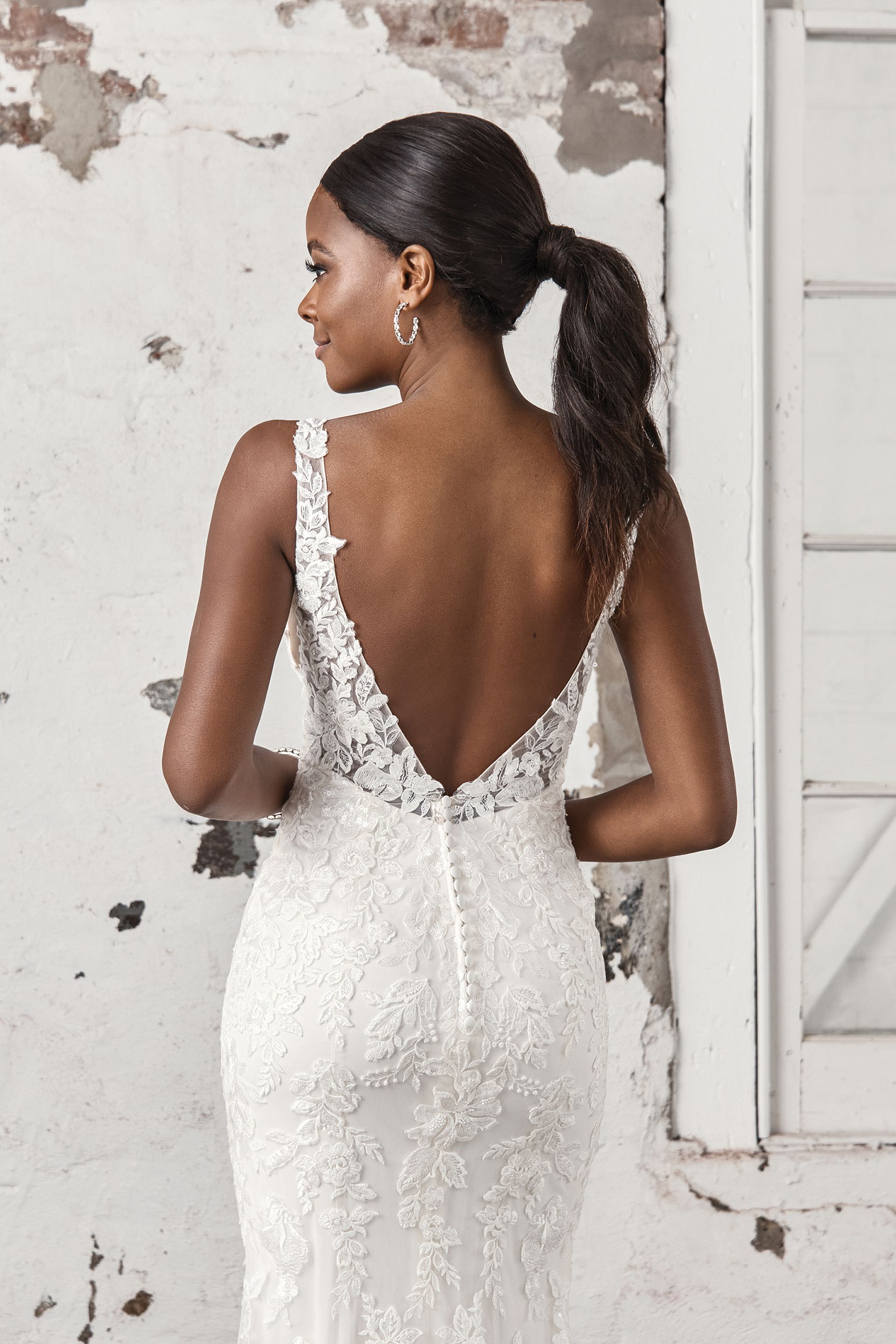 abito da sposa scollo a V