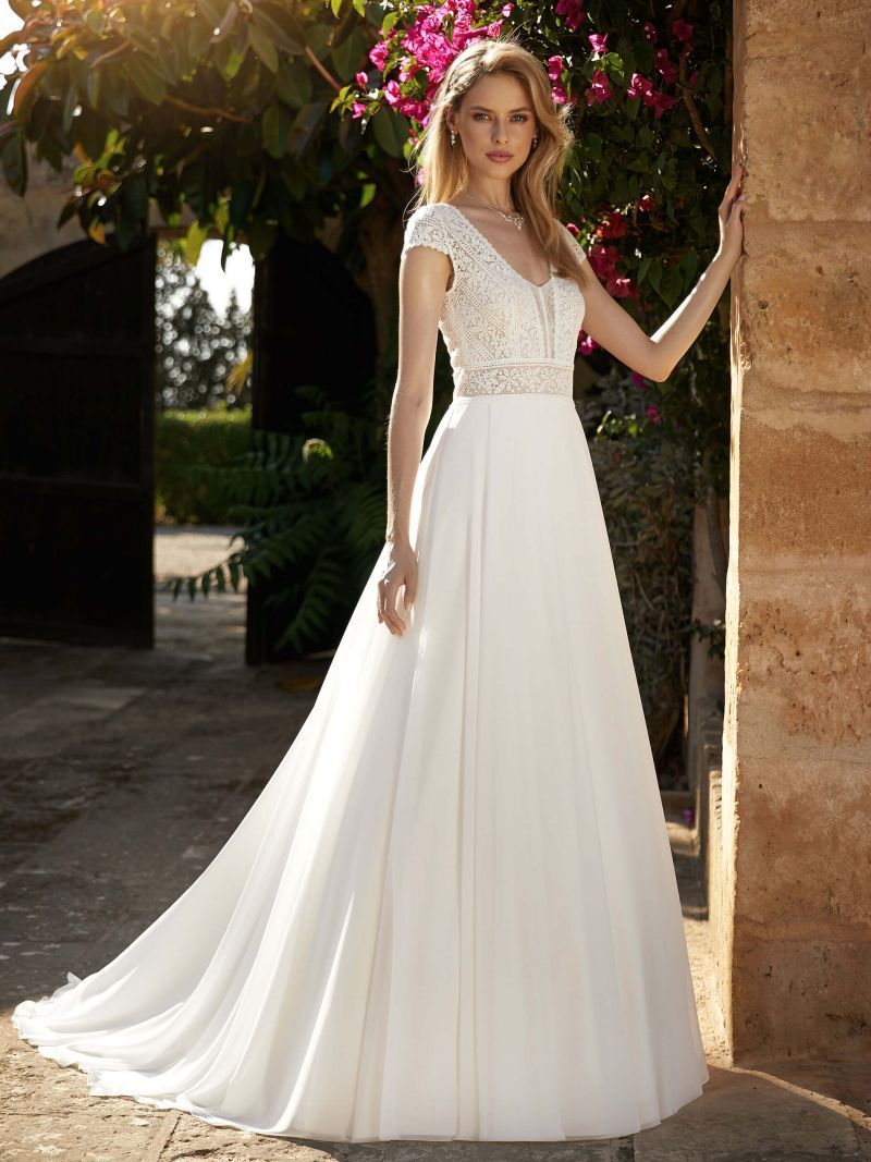 abito da sposa con maniche corte