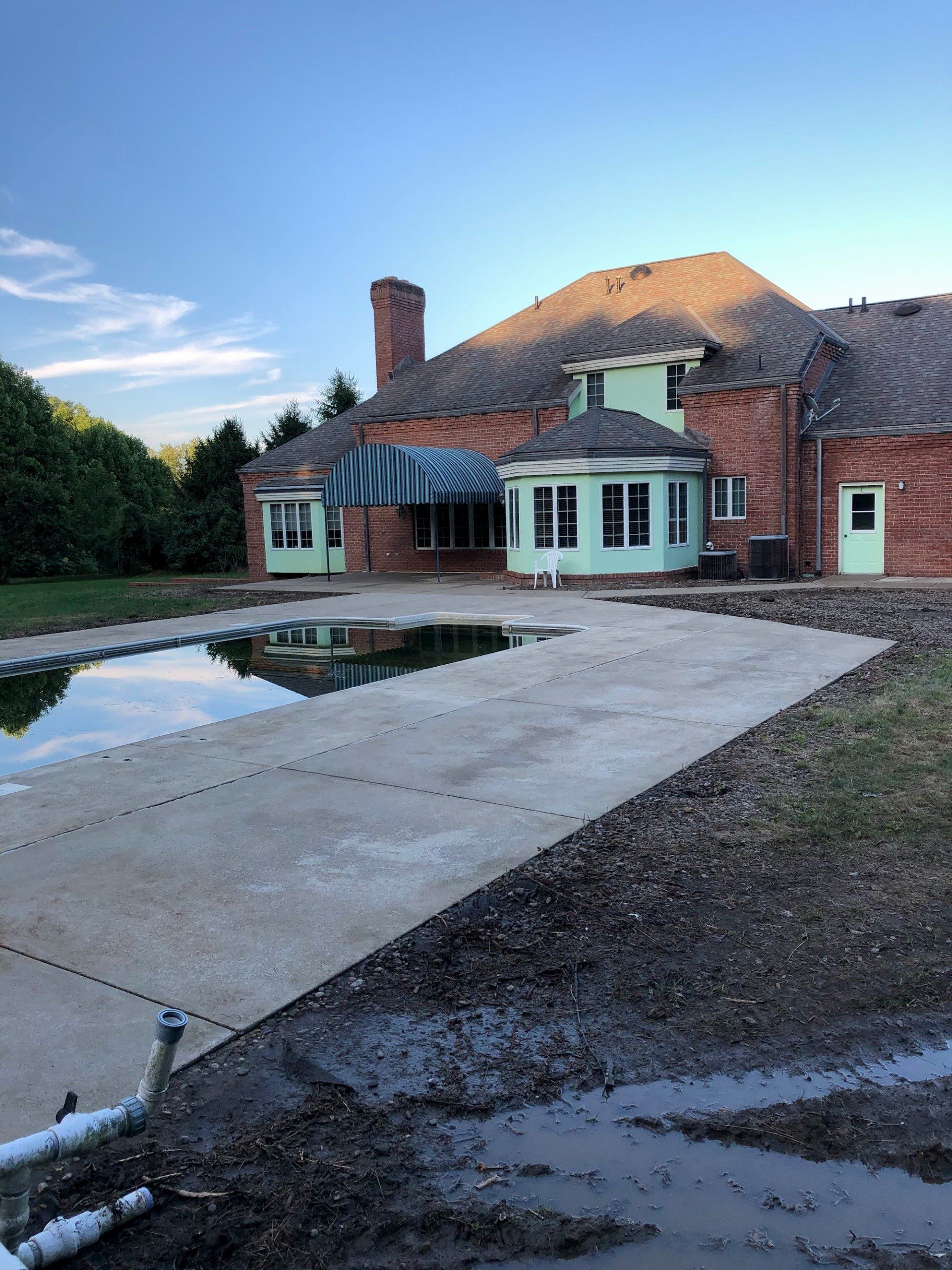 Old House Before Washing — Homer City, PA — Awesome Exteriors Pressure Washing LLC