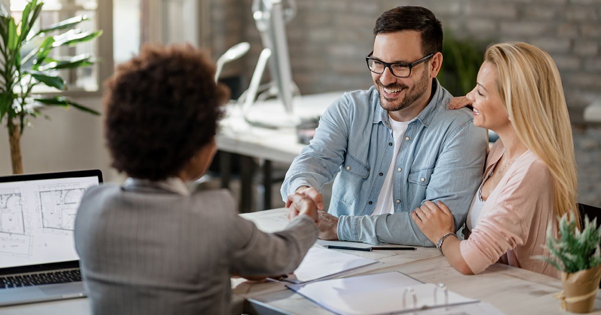 A professional advising an Owner-Builder | Build Buddy