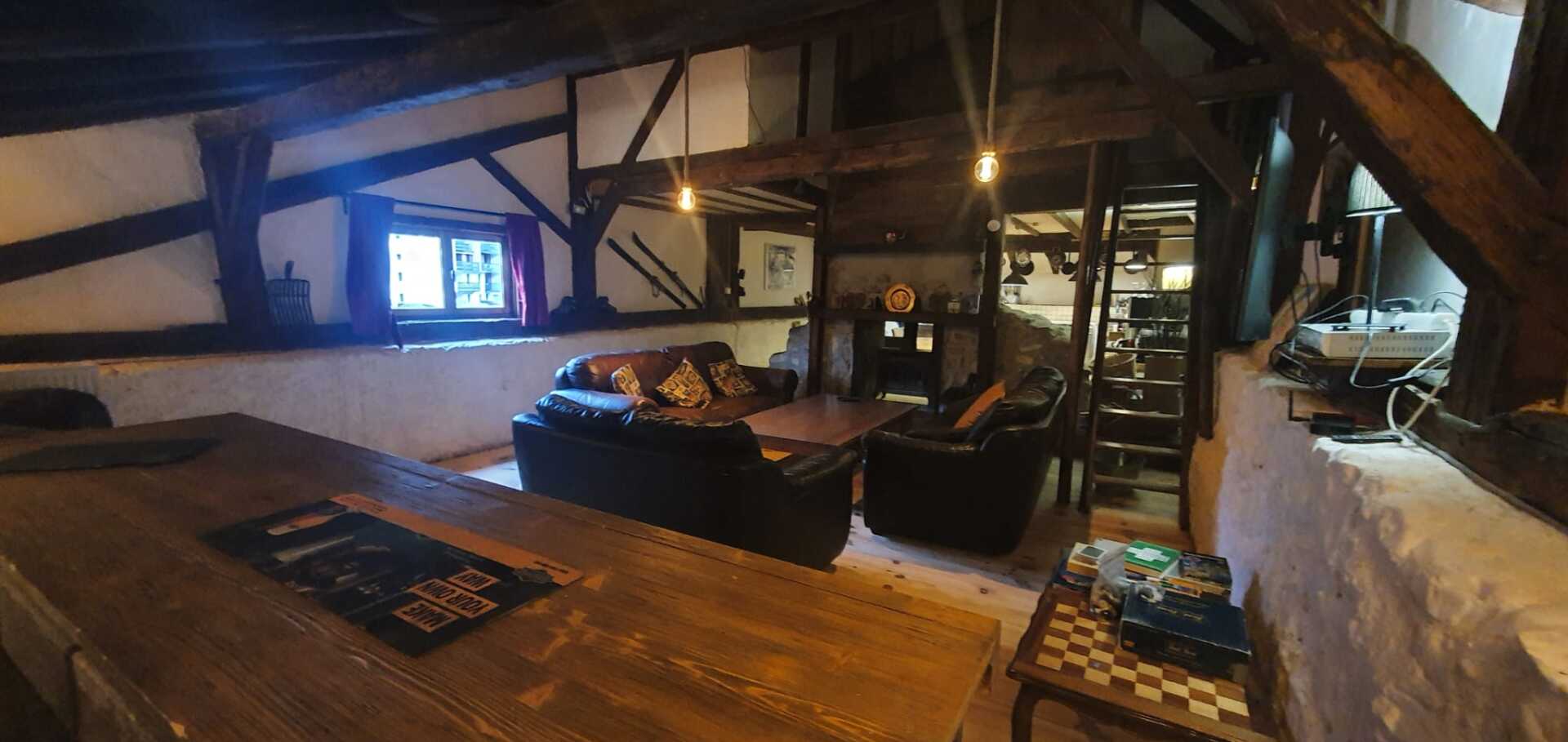Cozy  lounge plenty of room for every one