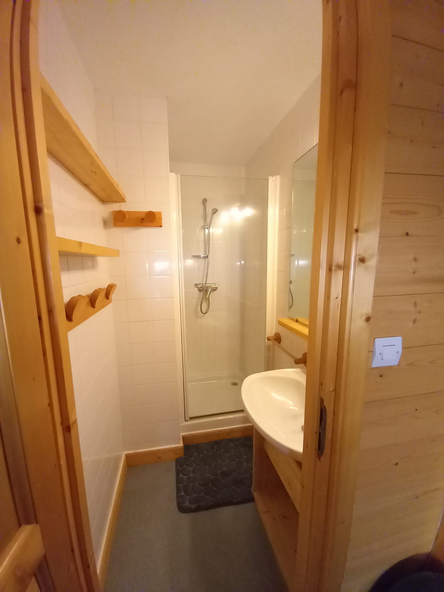 studio Meribel bathroom