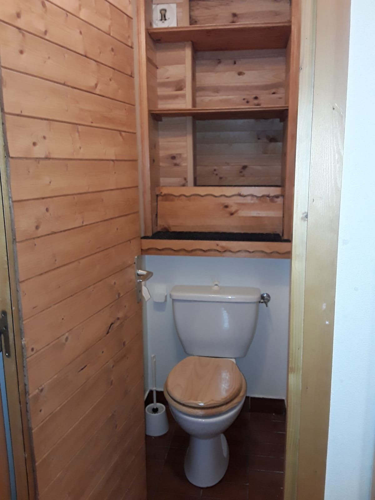 Studio separate toilet