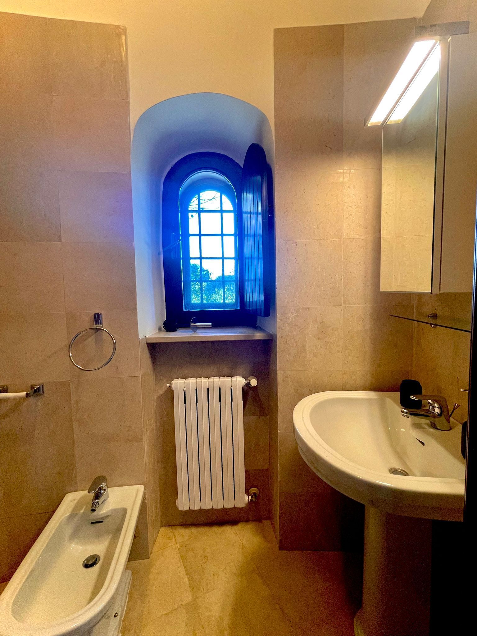 bagno con finestra