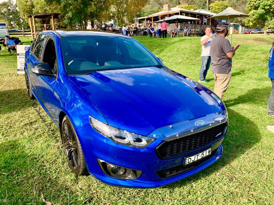 a blue Ford car