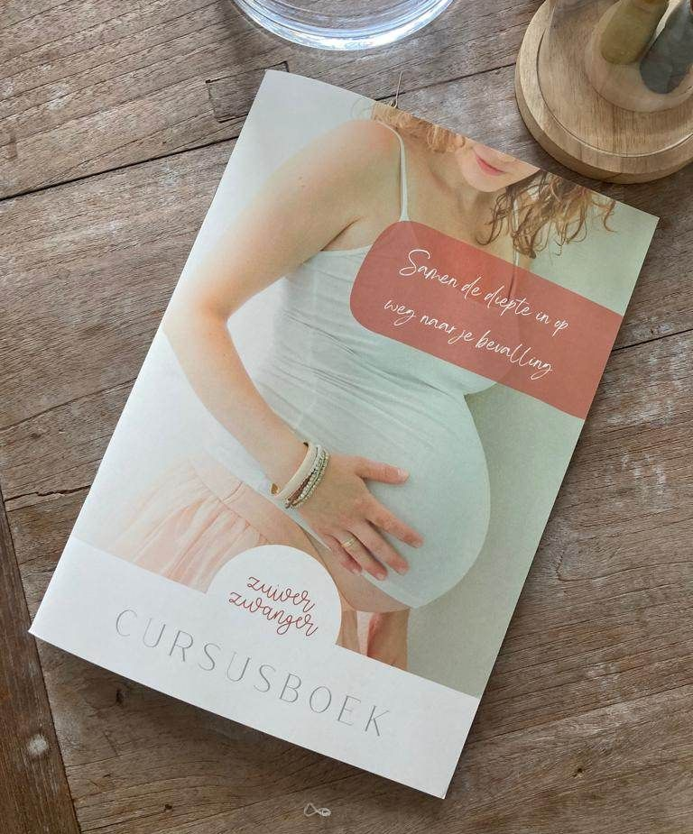 Werkboek zwangerschap, hoort bij de online christelijke geboortecursus Zuiver Zwanger. 